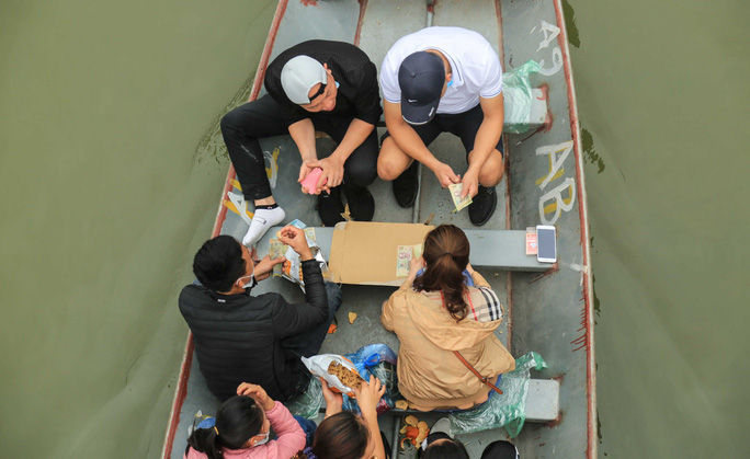 chua-huong-bi-vay-ban-den-phan-cam