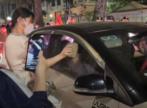 Công an làm việc với 3 người trong clip đánh ghen gây náo loạn phố phường Hà Nội
