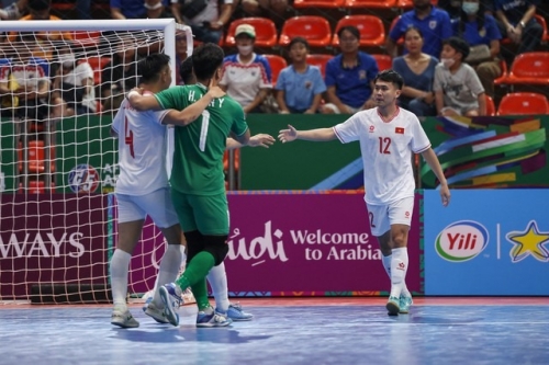 Futsal Việt Nam vào tứ kết châu Á, Trung Quốc toàn thua
