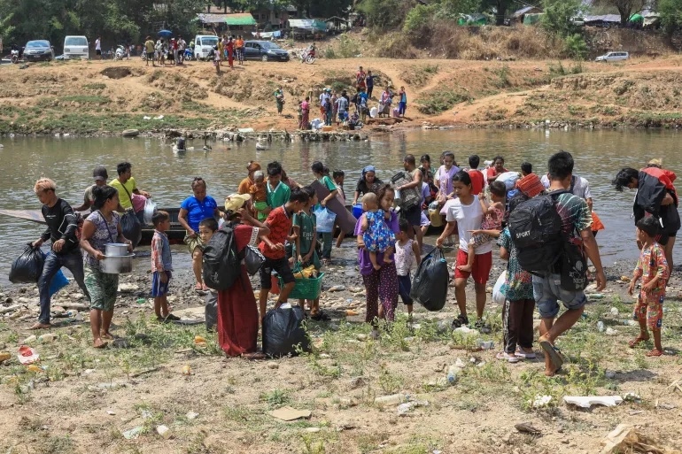 Giao tranh dữ dội khiến hàng ngàn người Myanmar lánh nạn sang Thái Lan
