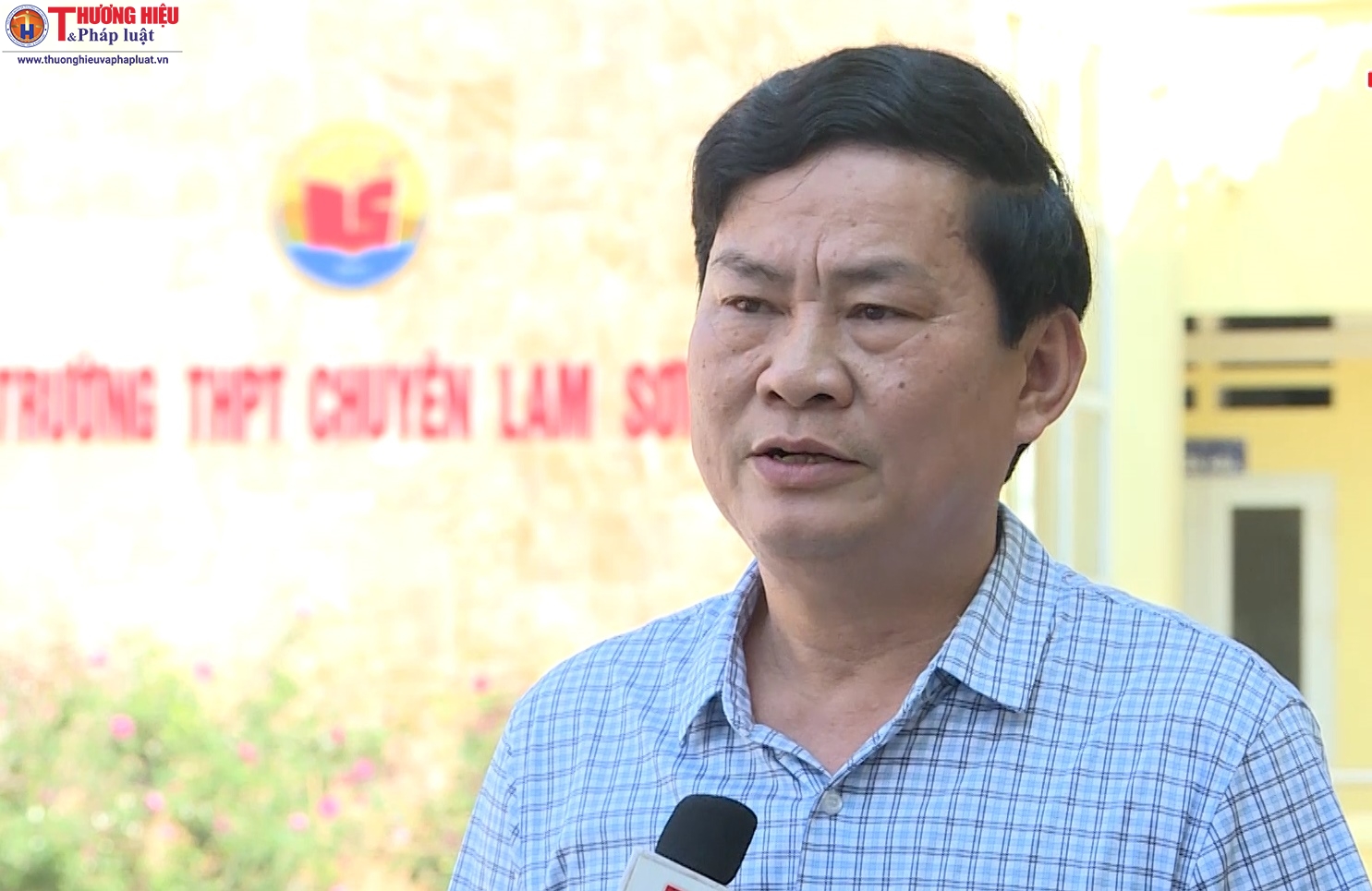 thanh-hoa-hieu-truong-truong-thpt-chuyen-lam-son-xin-tu-chuc