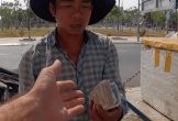 Khách Tây và người bán dừa 