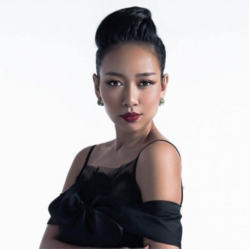 Nữ ca sĩ nổi tiếng showbiz Việt bị bắt gặp 'quậy nát' quán nhậu, nhiều khách đứng hình
