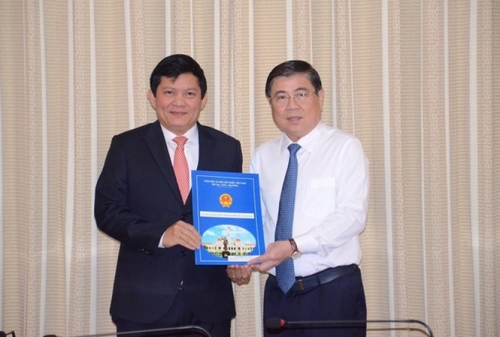 ‘quan-lo’-bat-thuong-cua-dbqh-pham-phu-quoc-co-2-quoc-tich