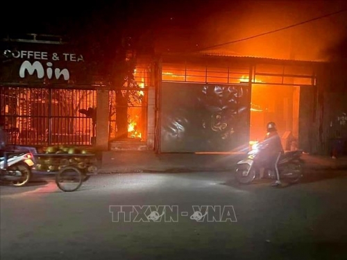 Cháy lớn tại xưởng may trong khu dân cư ở thành phố Tân Uyên
