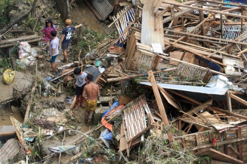 Philippines hạ cấp cảnh báo siêu bão Mawar

