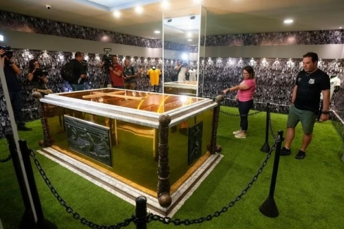 'Vua bóng đá' Pele yên nghỉ trong ngôi mộ bằng vàng
